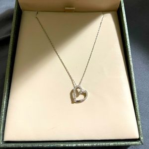 10 KT heart necklace